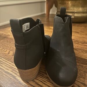 Girls Tom’s Brand Black booties